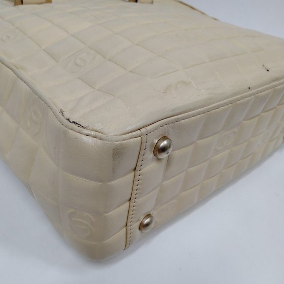 Chanel East West Chocolate Bar Patent Leather Handbag Yellow - Picture 6 of 9